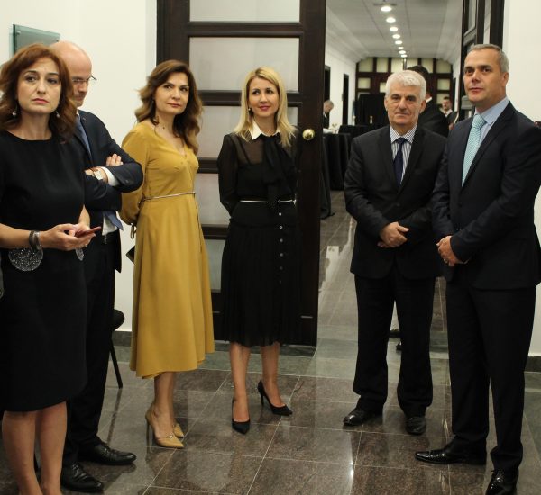 Gjyqtarët e Kolegjit të Posaçëm të Apelimit Rezarta Schuetz, Albana Shtylla, Ina Rama, Luan Daci, Ardian Hajdari dhe Komisionerët Publikë Florian Ballhysa dhe Darjel Sina gjatë ceremonisë së përurimit të ambienteve të reja të Kolegjit të Posaçëm të Apelimit dhe Komisionerit Publik. 8 qershor 2018