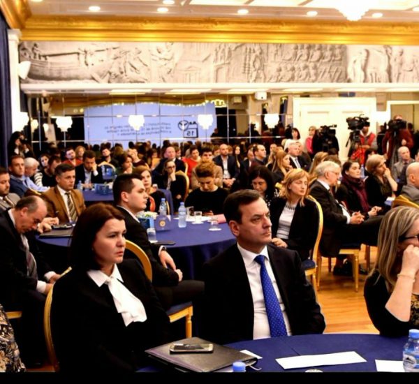 Kryetarja e Kolegjit të Apelimit Natasha Mulaj, Drejtori i Shkollës së Magjistraturës, Sokol Sadushi, Kryetarja e Komisionit të Kualifikimit, Genta Tafa Bungo, gjatë ceremonisë së 10- vjetorit të krijimit të Zyrës së Komisionerit për të Drejtën e Informimit dhe Mbrojtjen e të Dhënave Personale, 12 mars 2018